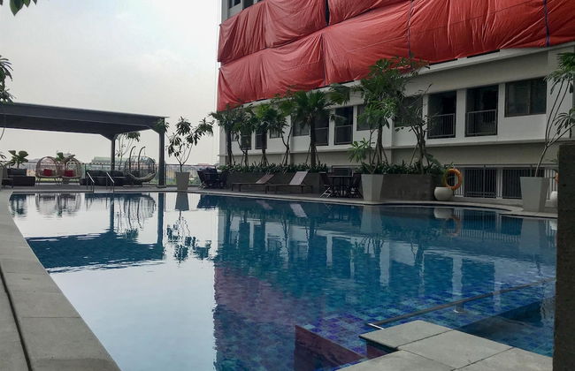 Homey and Well Furnished Studio LRT City Jatibening Apartment - Photo 24