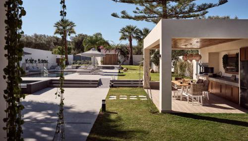 Ioli Exclusive Villa, a Glorious Family Retreat, By ThinkVilla - Foto 4, sunbed, Garden view