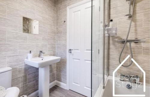 Newly Stunning City Centre Home by Cozy Stayz - Foto 7