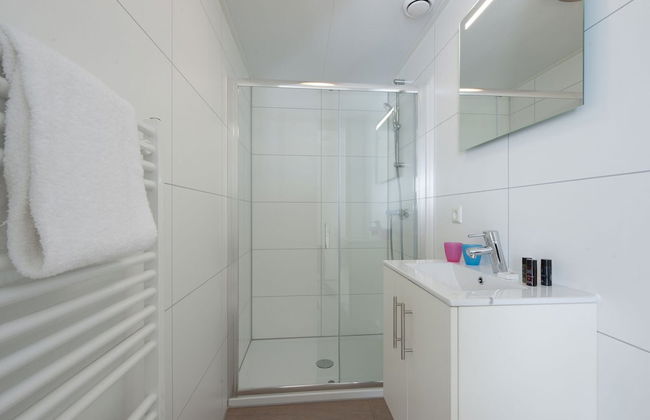 Modern Lodge With Dishwasher, Near Helmond - Photo 22