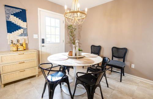 LUX - Downtown Oasis - Pool Table! Free Parking! - Foto 42