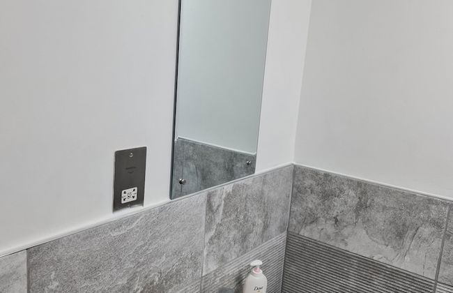 Stunning 3-bed Apartment in Heart of Cardiff Bay - Foto 12