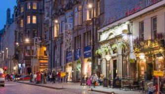 High Street at the Heart of the Royal Mile - Photo 3