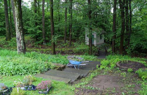 Large home with hot tub in serene wooded setting - Foto 22