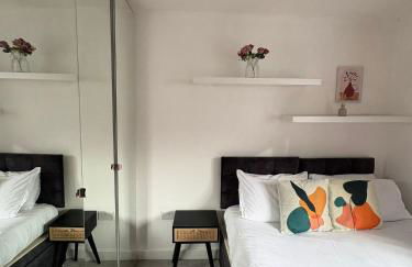 Spacious 4BR House with 2 Bathrooms and 1 WC ideal for Families, Professionals and Relocators near NEC, BHX, HS2 and JLR with Travel Cot, Pets Allowed and Free Parking - The Home Makers Hub - Foto 59