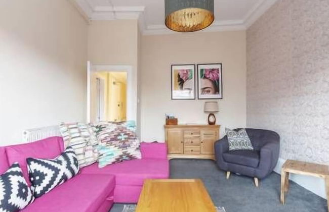 Maya's Glasgow Holiday Homes - Photo 9