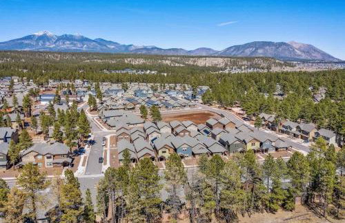 Flagstaff 3BR Cozy Retreat w Fireplace & BBQ - Foto 32