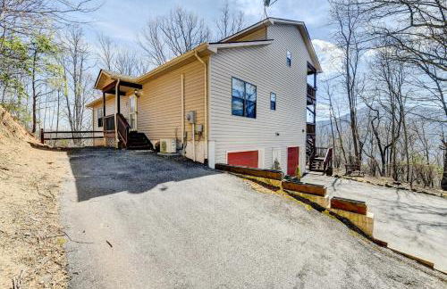 Stunning Maggie Valley Getaway with Decks, Fire Pit! - Foto 33