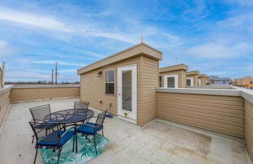 Luxurious Condo with Rooftop and Parking near University City - Foto 23