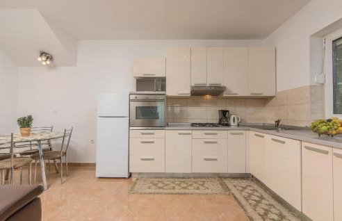 Four-Bedroom Holiday Home In Mihatovici - Foto 23