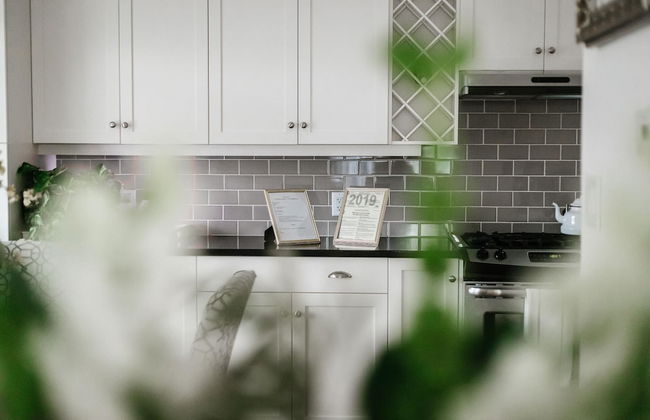 Gorgeous Bungalow With a Backyard Deck - Photo 31