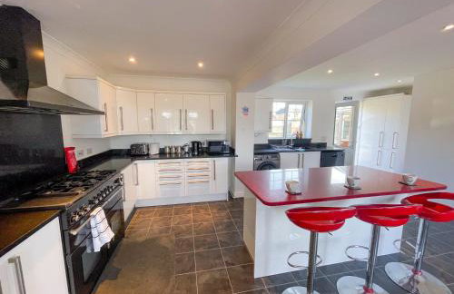 Opulent 5 bedroom Retreat with Hot tub and Entertainment - Foto 38