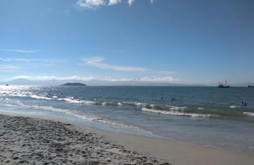 Apartamento de 2 quartos a 3 minutos a pé da praia de Cachoeira de Bom Jesu com águas calmas - Foto 32