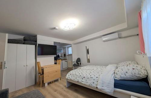 Apartment with AC, full kitchen, self check in, parking, 8 min to SAP campus, Wi Fi - Foto 31