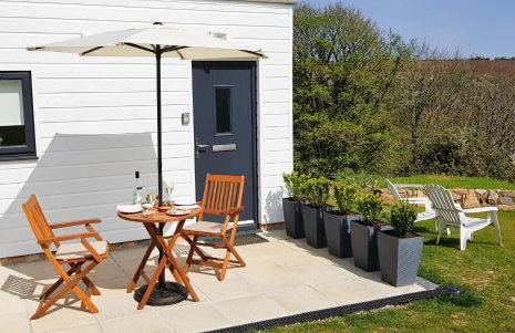 Hillside Studio - Photo 19