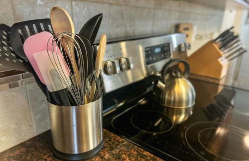 Ocean View Next to Pool and Amenities Corner Unit 3 Balconies OW20-201 - Foto 18