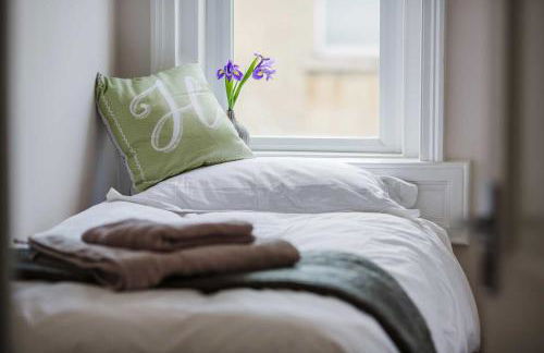 Stylish Central Bath House with five bedrooms - Photo 20