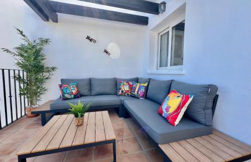 Stunning apartment with a beautiful pool/lake view - Foto 12