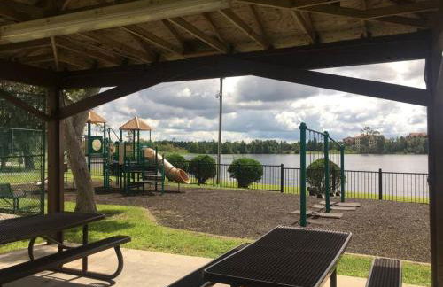 Disney Backyard Oasis - Foto 34