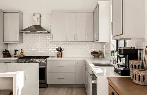 Desert Oasis: Pool, Spa, Golf Sim + EV Charger - Foto 17