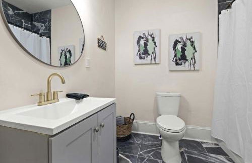 Modern Escape in Historic District - Foto 16