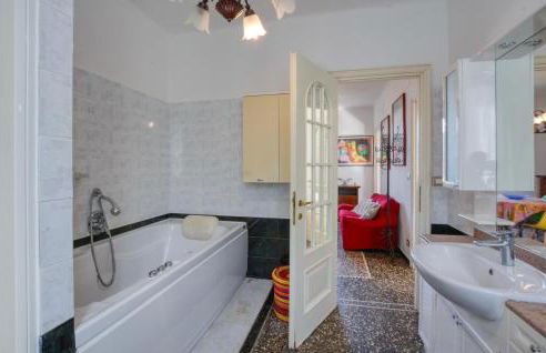 2 Bedroom Awesome Apartment In Terrile - Foto 16