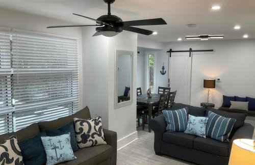 Cozy Coastal Retreat N Lake Ontario Sleeps 8 - Foto 2