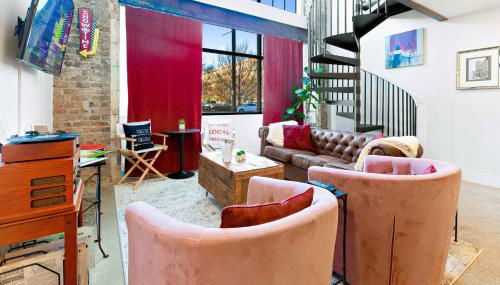 Theatre Retreat 2 Bedroom Loft - 1 Blk from Theatres - Foto 4