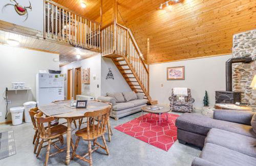 Cozy Birchwood Retreat on UTV Trail with Hot Tub! - Foto 9