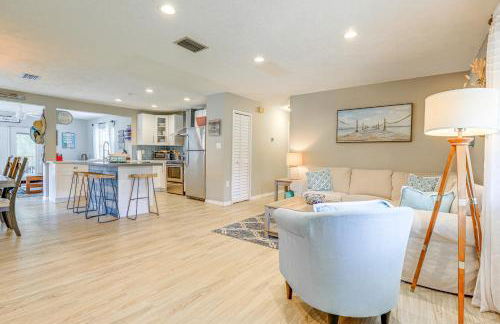 Private and Picturesque Escape on Lake Henry! - Foto 3