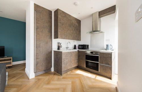 Staines Riverside by Charles Hope - Foto 78