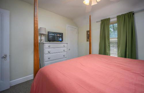 Rachel's Private Hideaway with king bed, kitchen, laundry, parking and big yard - Foto 10