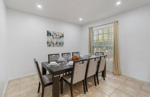 5/3 Pool Home Located in Sunset Ridge Community! - Foto 7