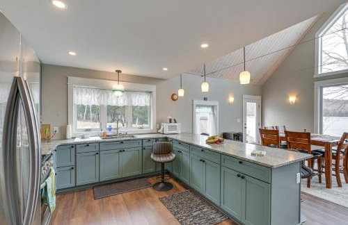 Lakefront Bucksport Home w/ Fire Pit + Gas Grill! - Foto 9