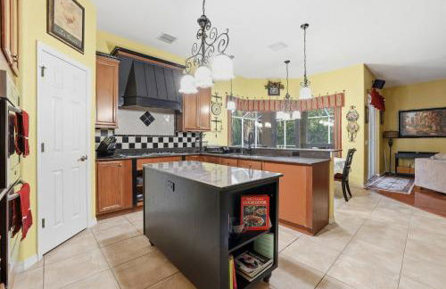 Charming 3BR Oasis Comfort, Pool & Sunshine home - Foto 22