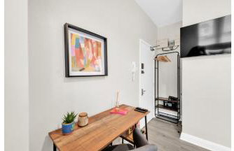 Sunny Serenity: Studio Living with a Breeze - Photo 7