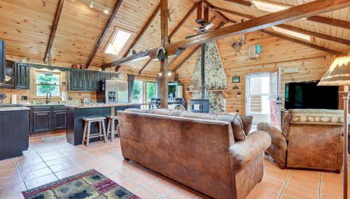 Woodsy Beaver Cove Cabin with Deck and Fire Pit! - Foto 5