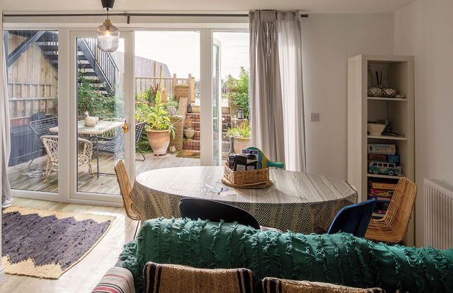 Seadream - Seadream Scarborough Limited - Photo 7