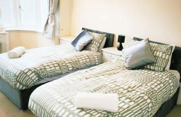 Spacious & Comfortable 4BR Retreat Sleeps 7, Perfect for Families & Professionals, Clark Property Estates - Foto 1