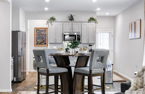 Stylish Hot Tub Retreat BBQ Yard Games WiFi Pets - Foto 4