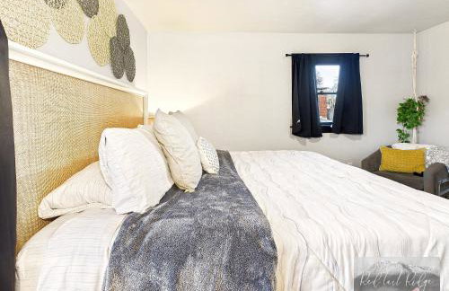 Boho Revival Modern Glam with AC in Downtown Albany - Foto 24