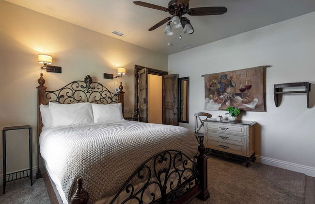 Wilson Creek Manor By Avantstay Sleeps 10! Amazing Estate w/ Pool & Game Room - Photo 34