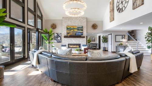 LOTO Pointe, Updated Luxury Home w/ Boat & PWC Slip, Boat Ramp, Firepits, Pool Table & More! - Foto 2