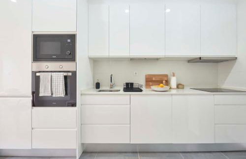 Spacious & Light-Filled 4BR Apartment By TimeColer - Foto 42