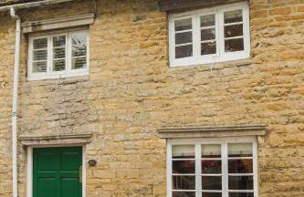 Charming Cotswold Cottage on Church Green, Witney - Photo 20
