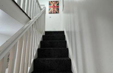 3- Bedroom House -Private Parking - contractors welcome- 2 Min M62 - Foto 17