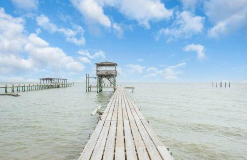 Bay Breeze Estate - Heated Pools, Private Pier & Walk to the Kemah Boardwalk - Foto 49