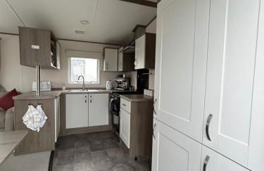 Delightful 2 bedroom Caravan, Pencnwc, New Quay - Photo 6