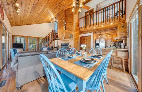 Lakeside Lodge - Lakefront home with private dock & hot tub - Foto 13