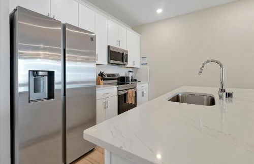 Cozy 3 Bedroom Townhouse Near Disney w/ Patio - Foto 12